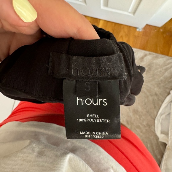 Soraya Pants in Black
h:ours
Color:Black - Picture 2 of 3